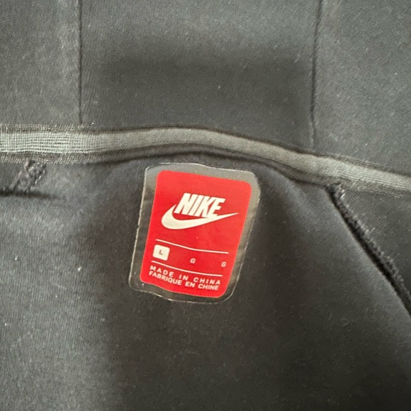 Nike Tech Fleece sweater - Picture 4 of 4